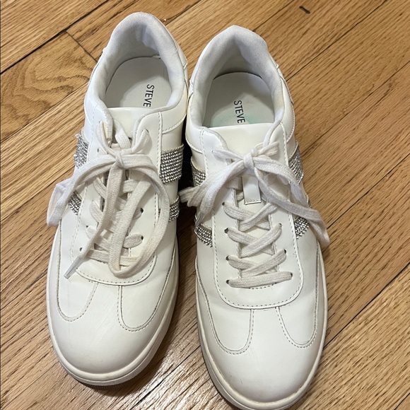 Steve Madden White Sneakers with Glittering Silver Stripes - Picture 4 of 4